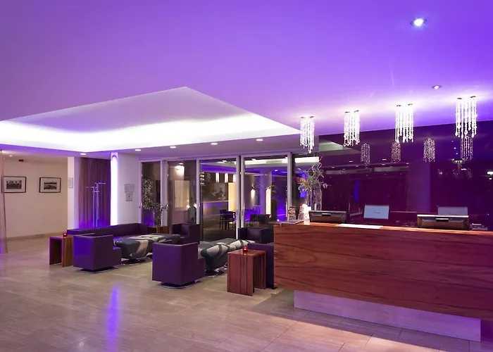 Pakat Hotel