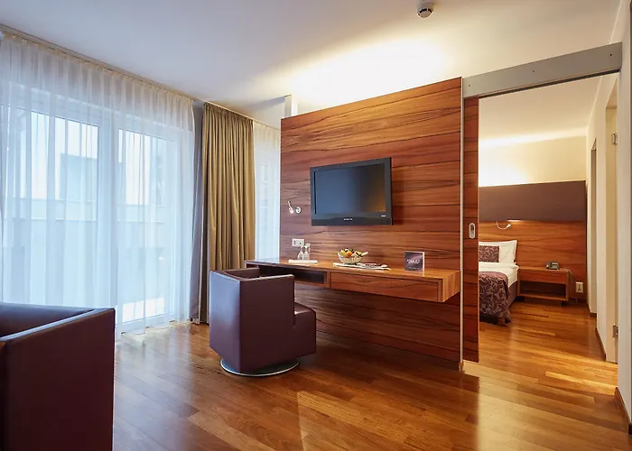 Pakat Hotel