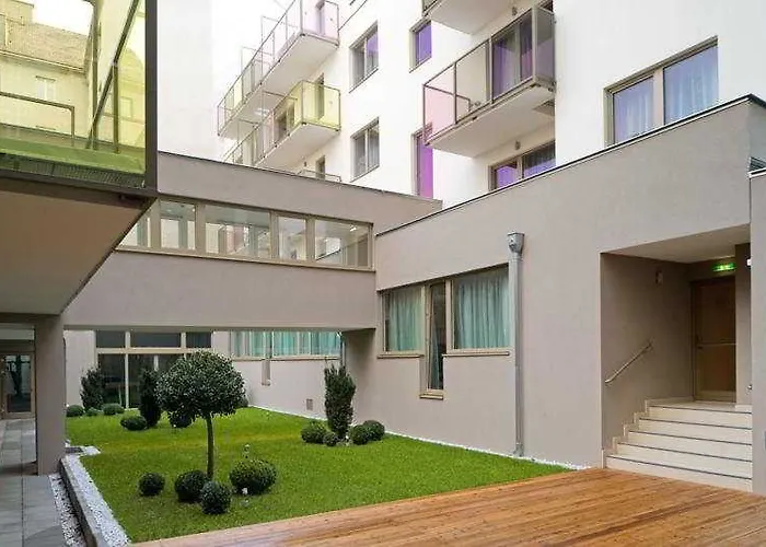 Pakat Hotel